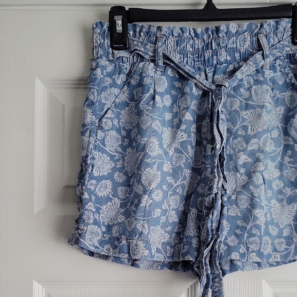 Knox Rose Floral Blue Women's Shorts - Picture 2 of 13